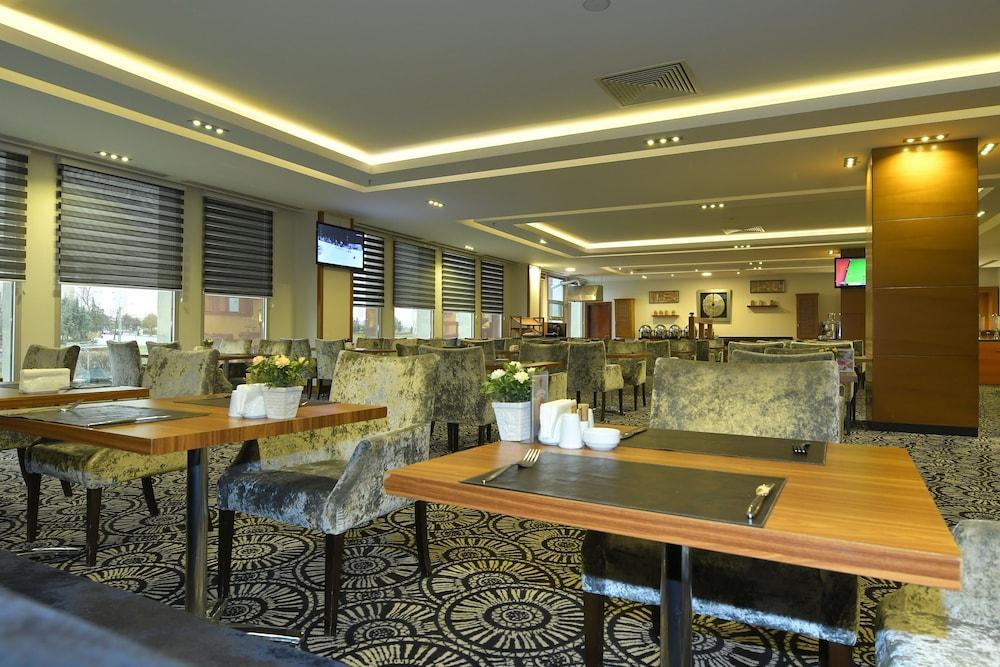 โรงแรมอาเนมอน มาลาเตีย มาลัทยา ภายนอก รูปภาพ